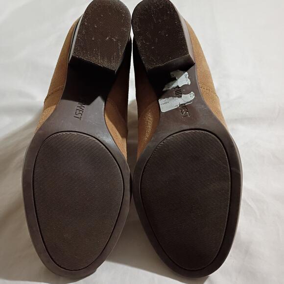 Nine West Women's 7.5 Suede BOLT Tan Ankle Bootie Back-Zip 2" Heel Steller Soles - Picture 7 of 11